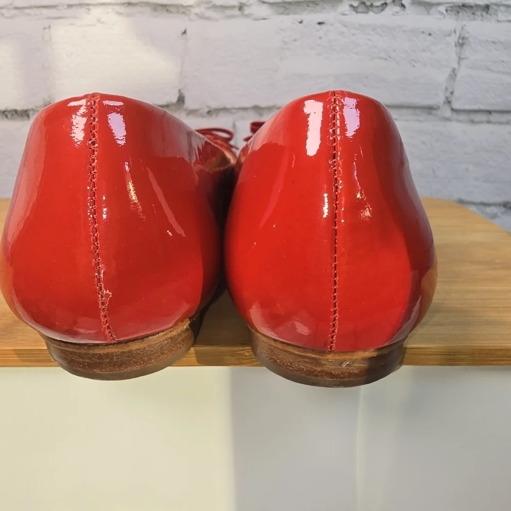KATE SPADE NEW YORK ERICA RED PATENT FLATS WOMENS SIZE 6 1/2 EUC